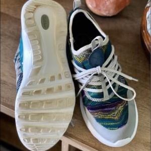 Inkkas flex runner. Only worn outside one time.